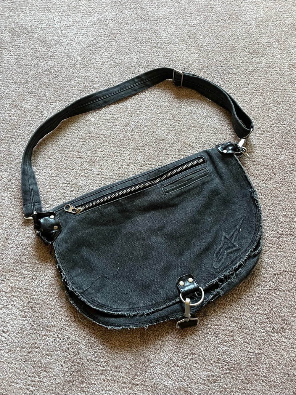 VTG 00’s / Y2K Alpinestars Faded Black Paint Splatter Messenger Bag